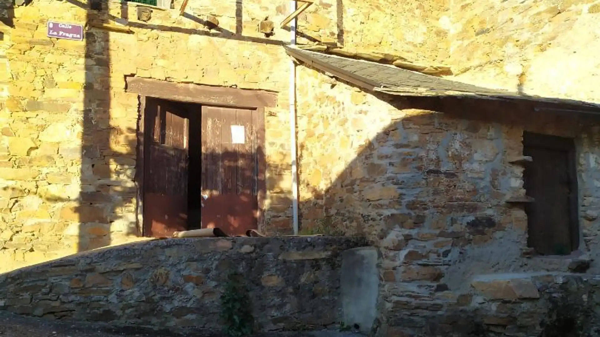 Außenansicht von Einfamilien-Reihenhaus zum Verkauf in Molinaseca