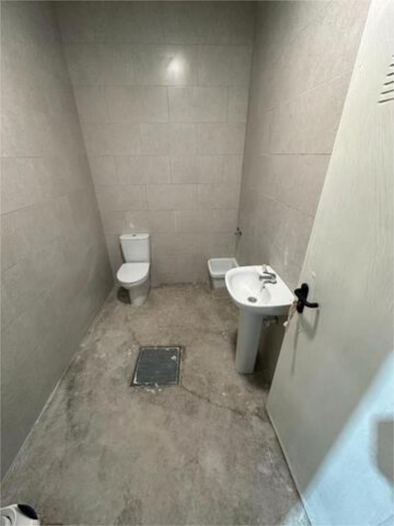 Bathroom of Industrial buildings to rent in El Viso del Alcor