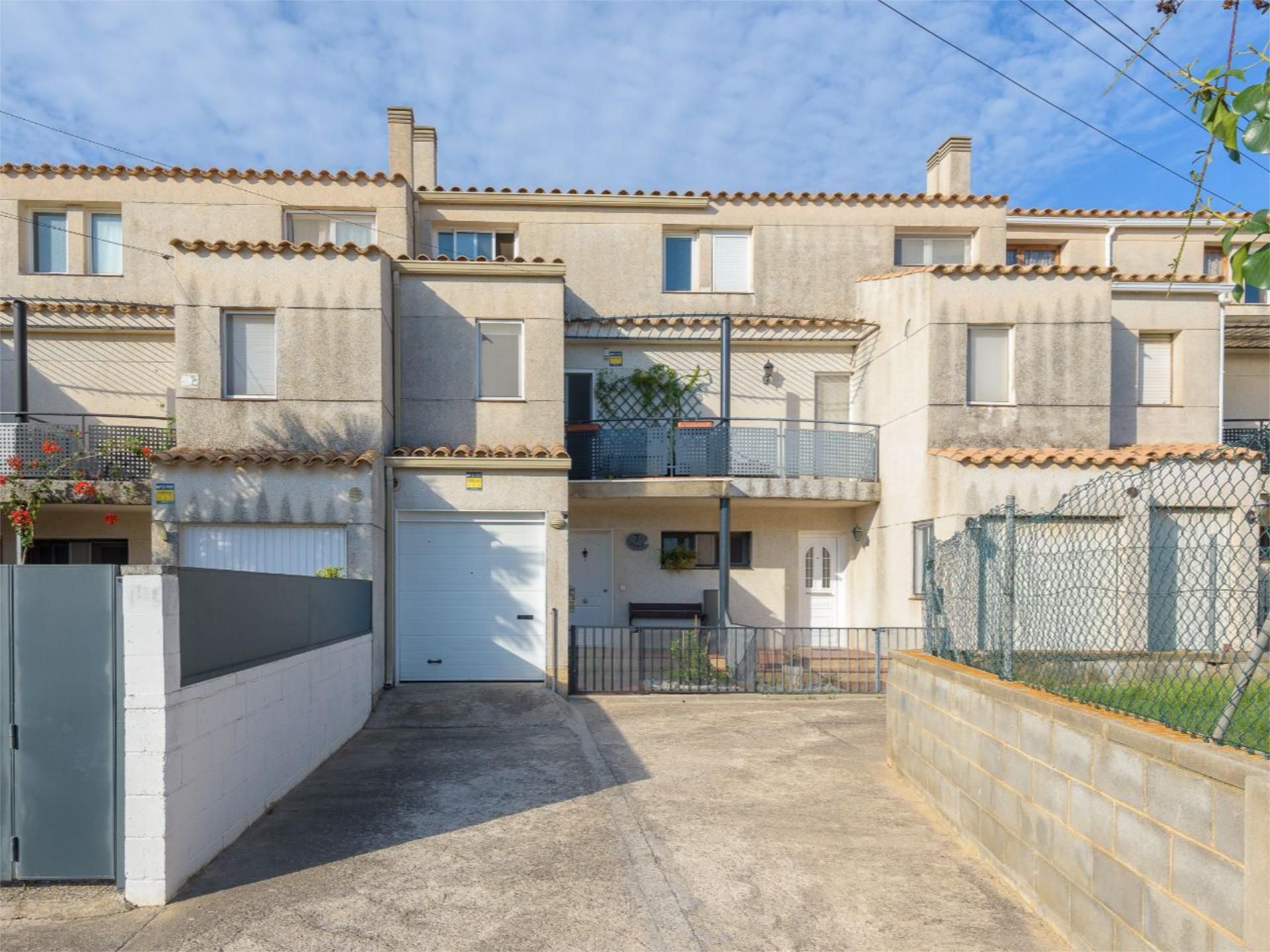 Exterior view of Single-family semi-detached for sale in Torredembarra  with Heating, Private garden and Terrace