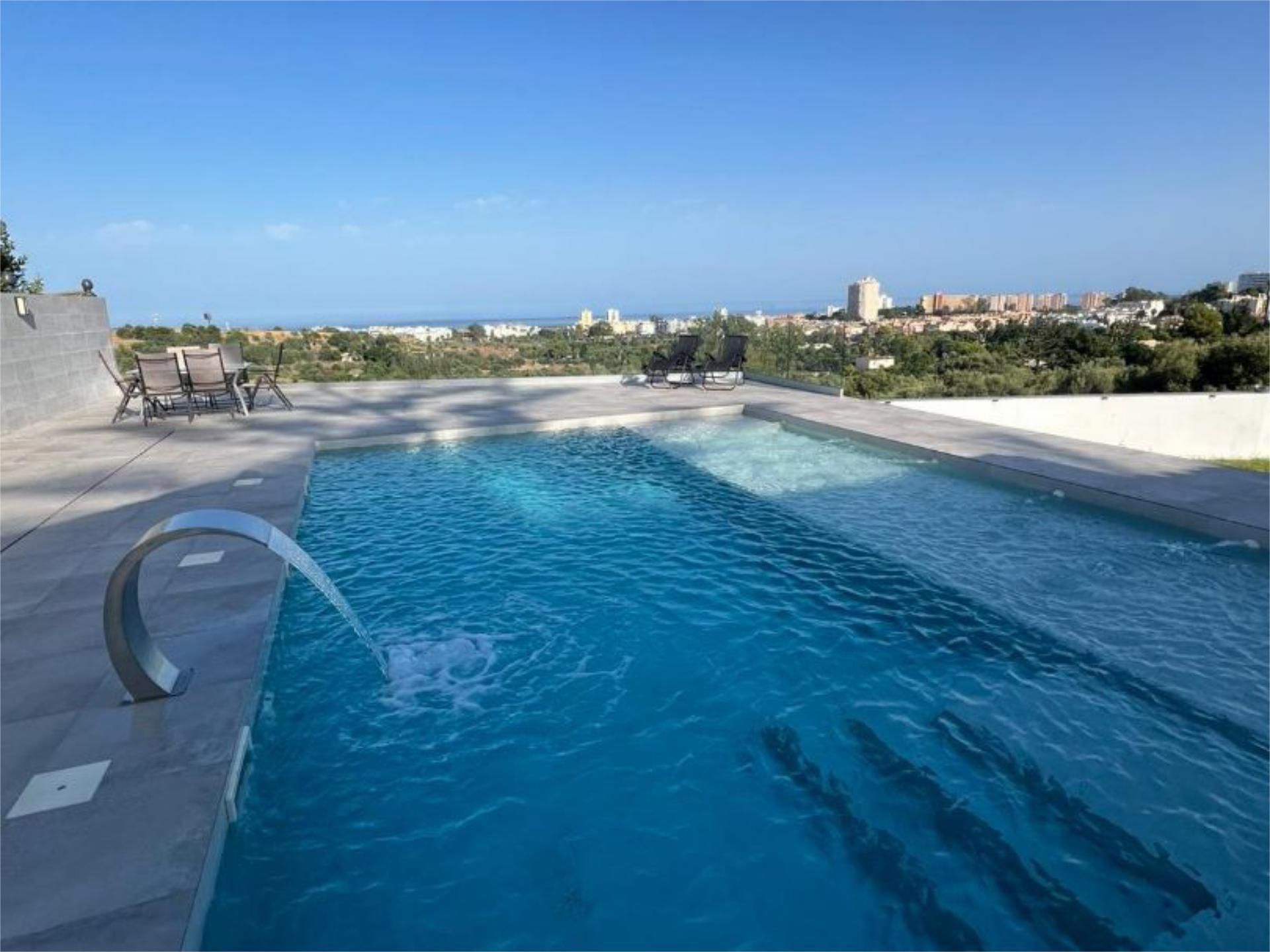 Piscina de Casa o xalet en venda en Málaga Capital amb Aire condicionat, Calefacció i Jardí privat