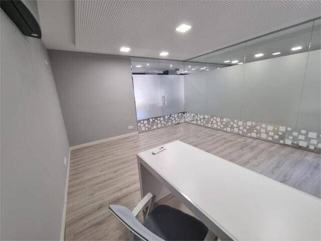 Oficina en Alquiler en Los Lirios