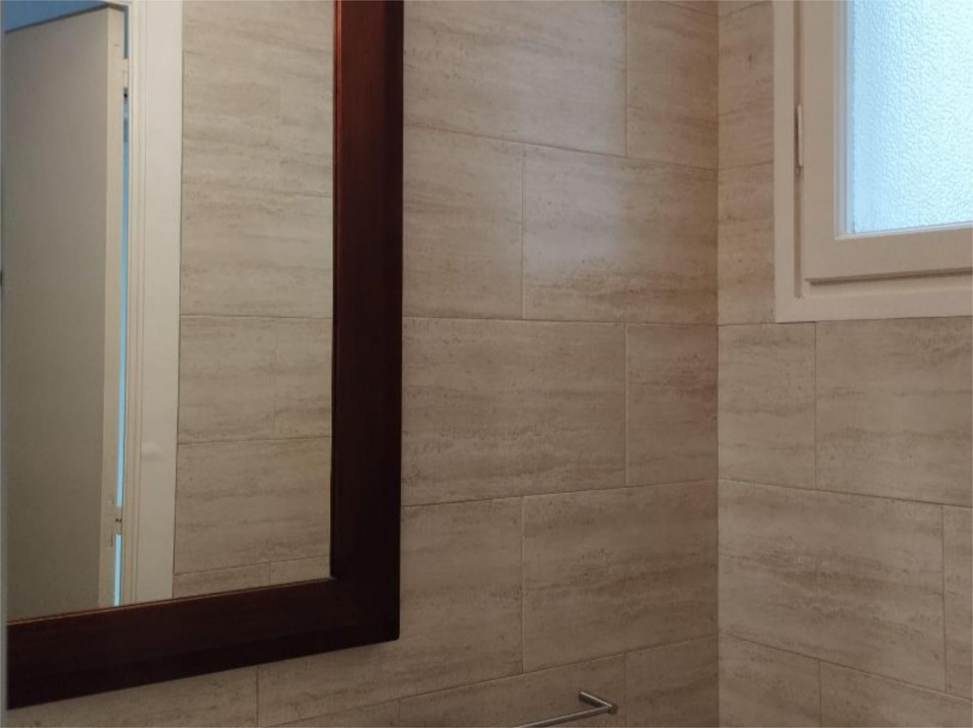 Baño de Piso de alquiler en  Barcelona Capital con Aire acondicionado, Calefacción y Parquet