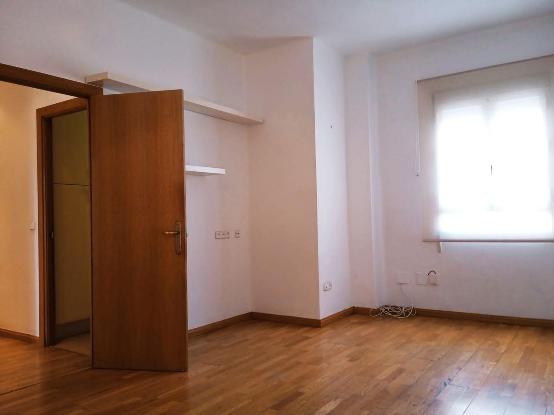 Bedroom of Flat to rent in  Madrid Capital  with Air Conditioner, Heating and Parquet flooring