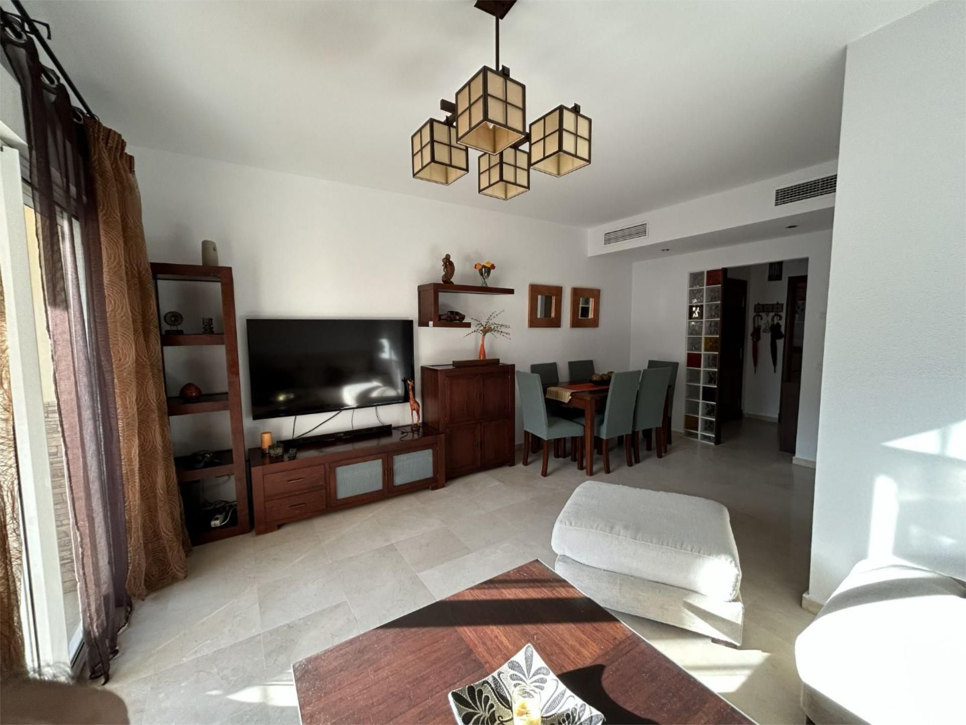 Sala de estar de Piso de alquiler en Estepona con Terraza, Amueblado y Parking comunitario