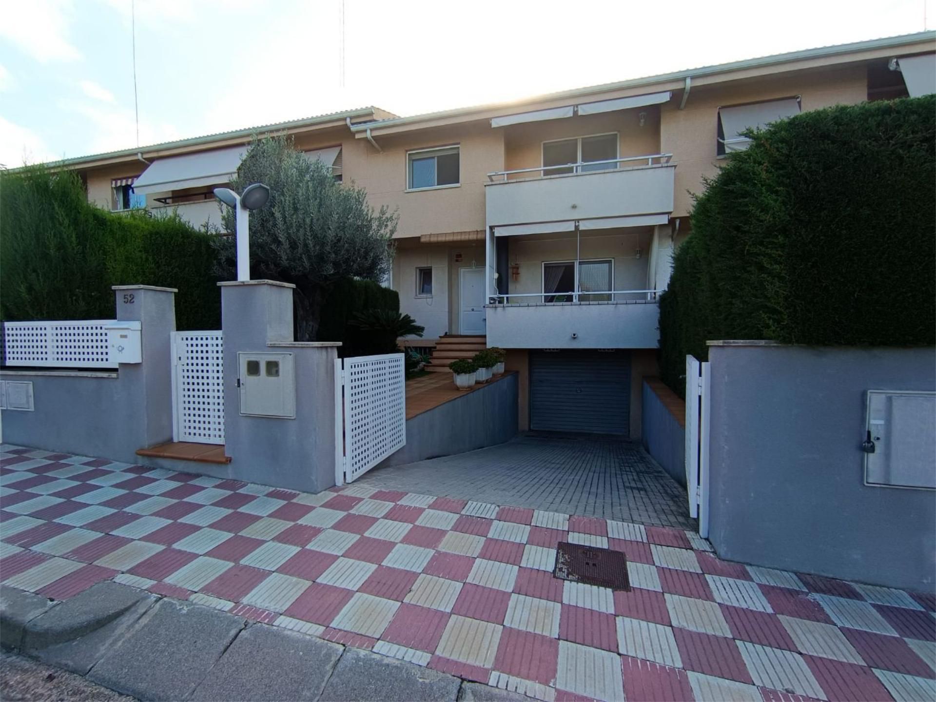 Flat for sale in Carrer Montsià, 52, Olesa de Montserrat Exterior view of Flat for sale in Olesa de Montserrat  with Air Conditioner, Heating and Private garden