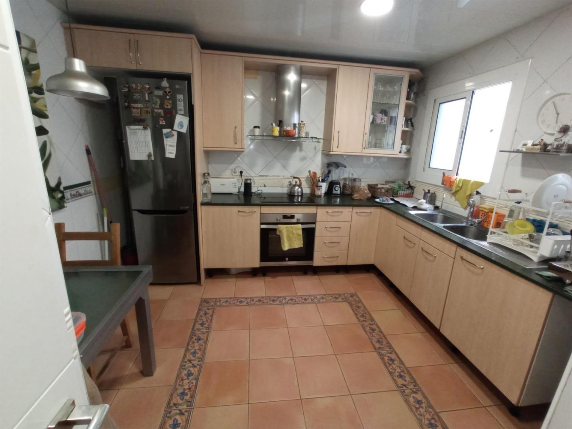 Kitchen of Flat to share in  Barcelona Capital  with Air Conditioner, Heating and Parquet flooring