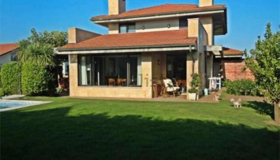 Casa adosada en venda a Santa María de Getxo, Bizkaia - imatge 1 Foto 1 de Casa adosada en venda a Santa María de Getxo, Bizkaia