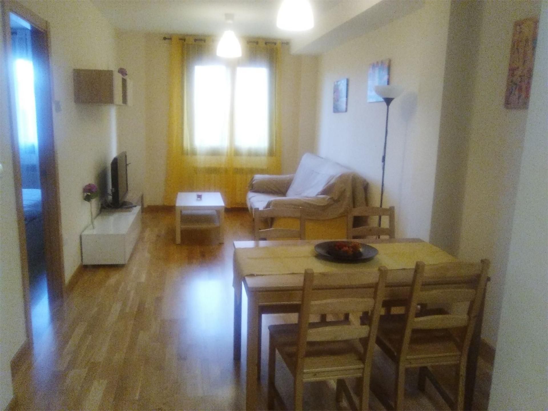Sala d'estar de Pis de lloguer en Palencia Capital amb Calefacció, Parquet i Moblat