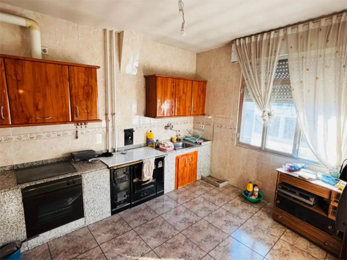 Casa o chalet en venta en Calle el Cantón, 35, Toral de los Vados Cocina de Casa o chalet en venta en Toral de los Vados con Calefacción, Jardín privado y Terraza