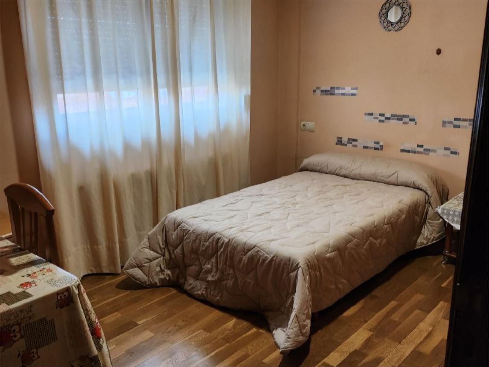 Bedroom of Study to rent in San Andrés del Rabanedo  with Heating, Parquet flooring and Furnished