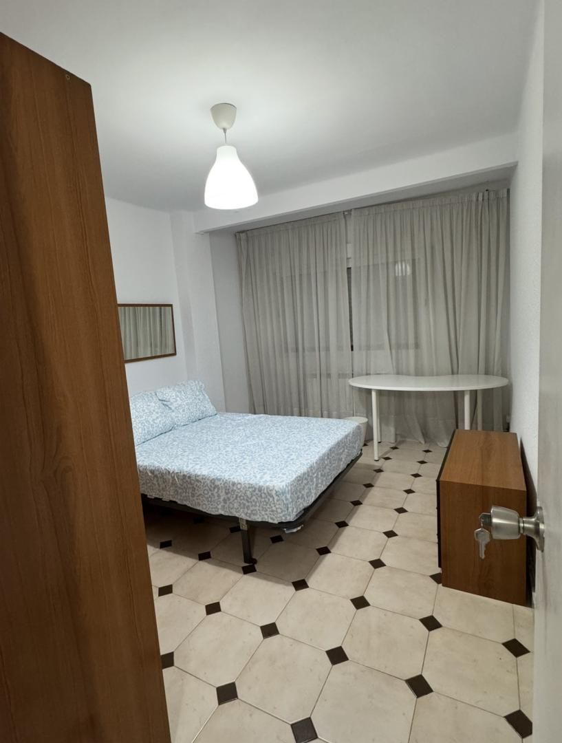 Bedroom of Flat to share in  Zaragoza Capital  with Heating, Terrace and Furnished