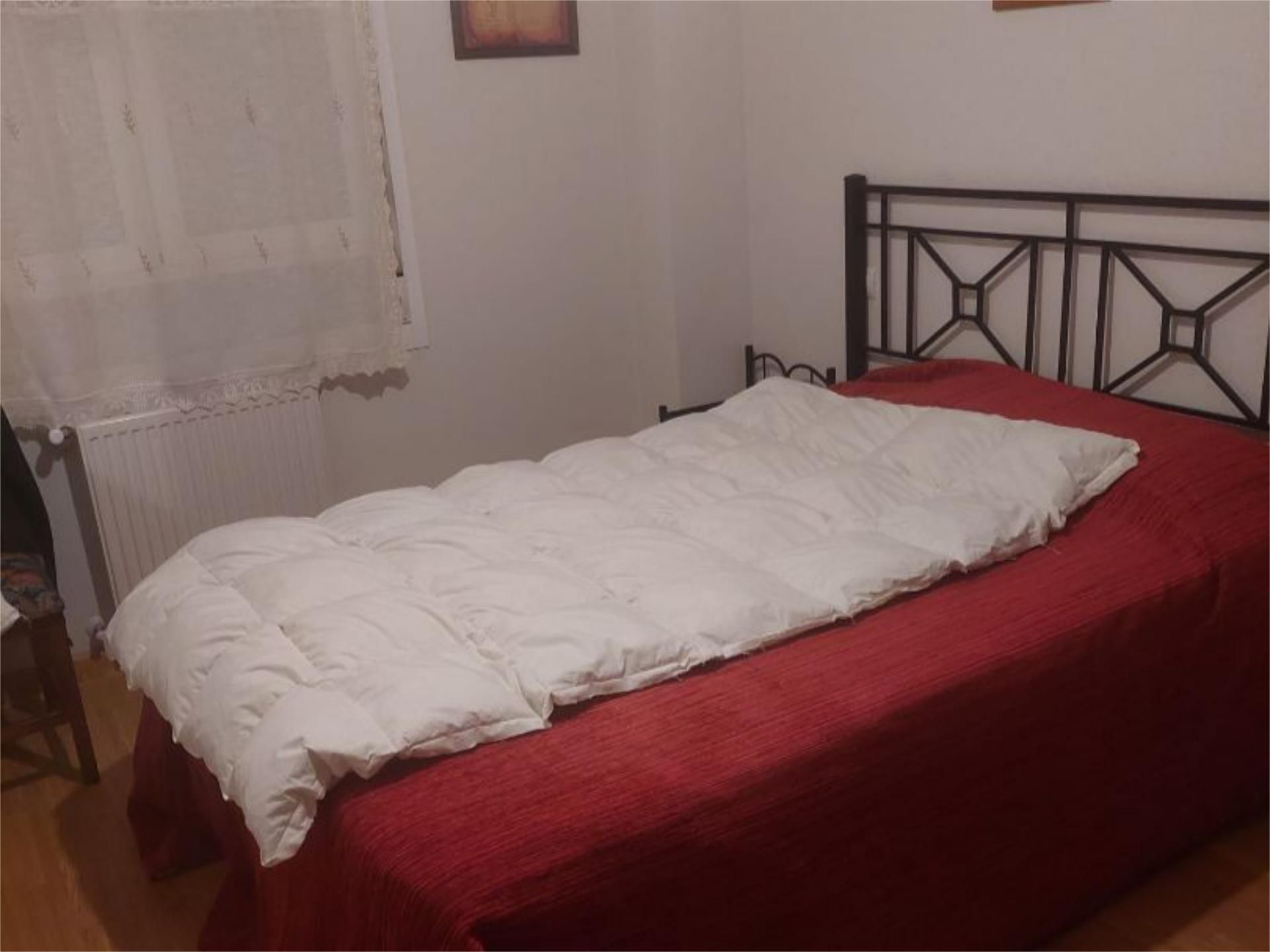 Bedroom of Flat to rent in Ávila Capital  with Heating, Parquet flooring and Furnished
