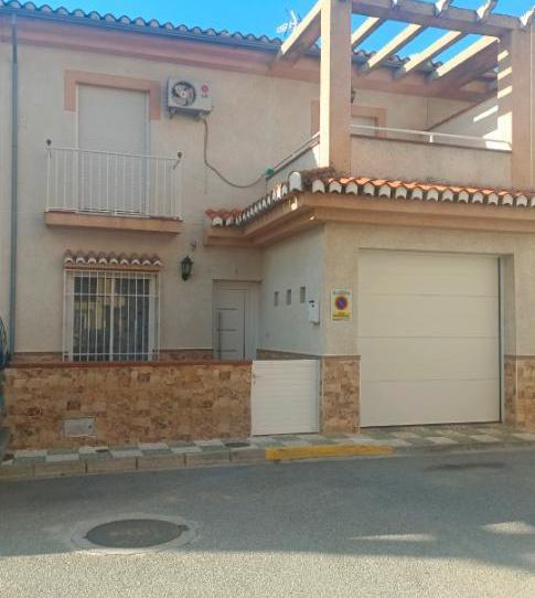 Casa o xalet en venda a Transversal de Blas Otero, 7c, Fuente Vaqueros, Granada - imatge 1 Foto 1 de Casa o xalet en venda a Transversal de Blas Otero, 7c, Fuente Vaqueros, Granada