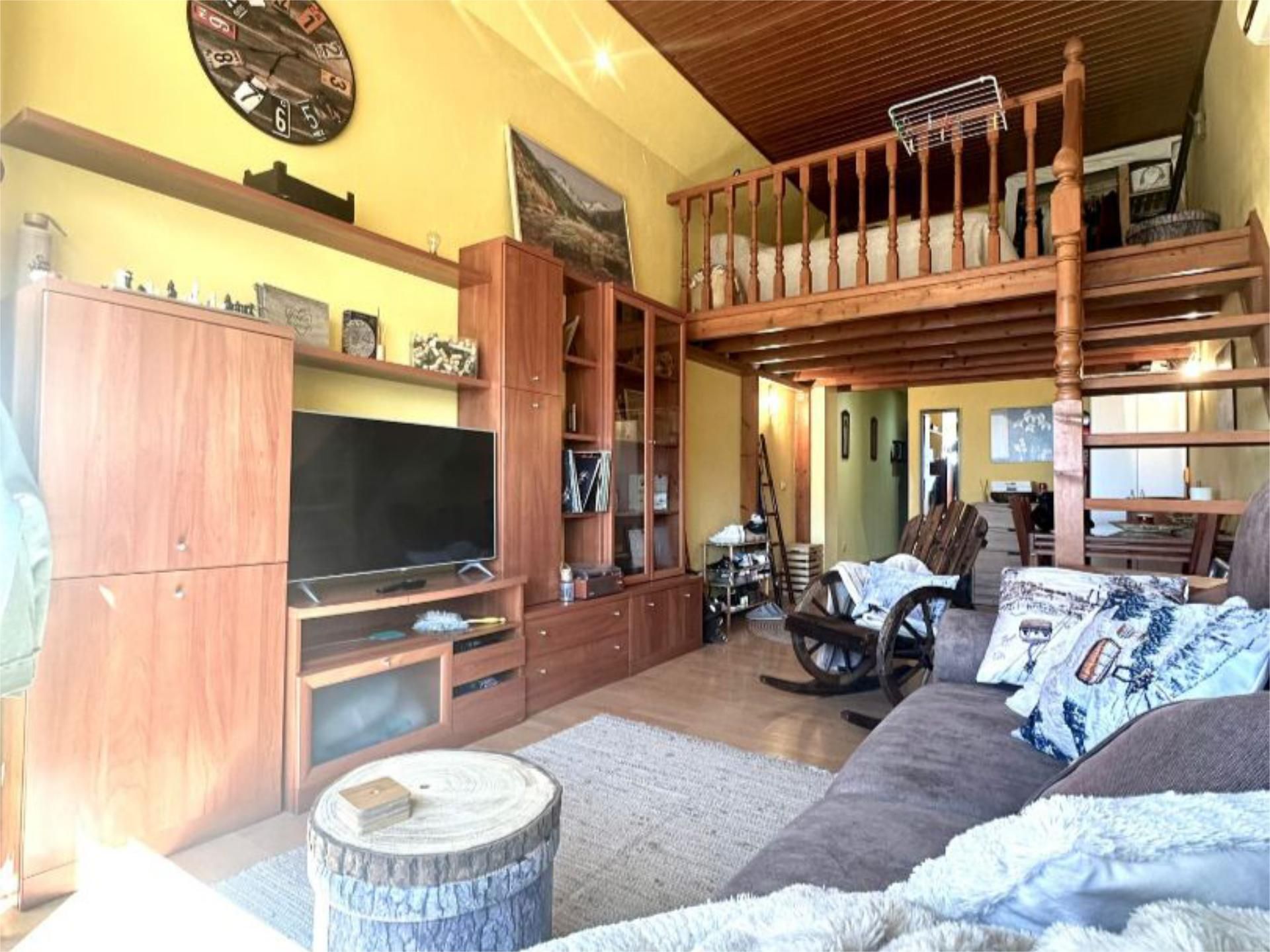 Living room of Apartment to rent in Jaca  with Heating, Parquet flooring and Storage room