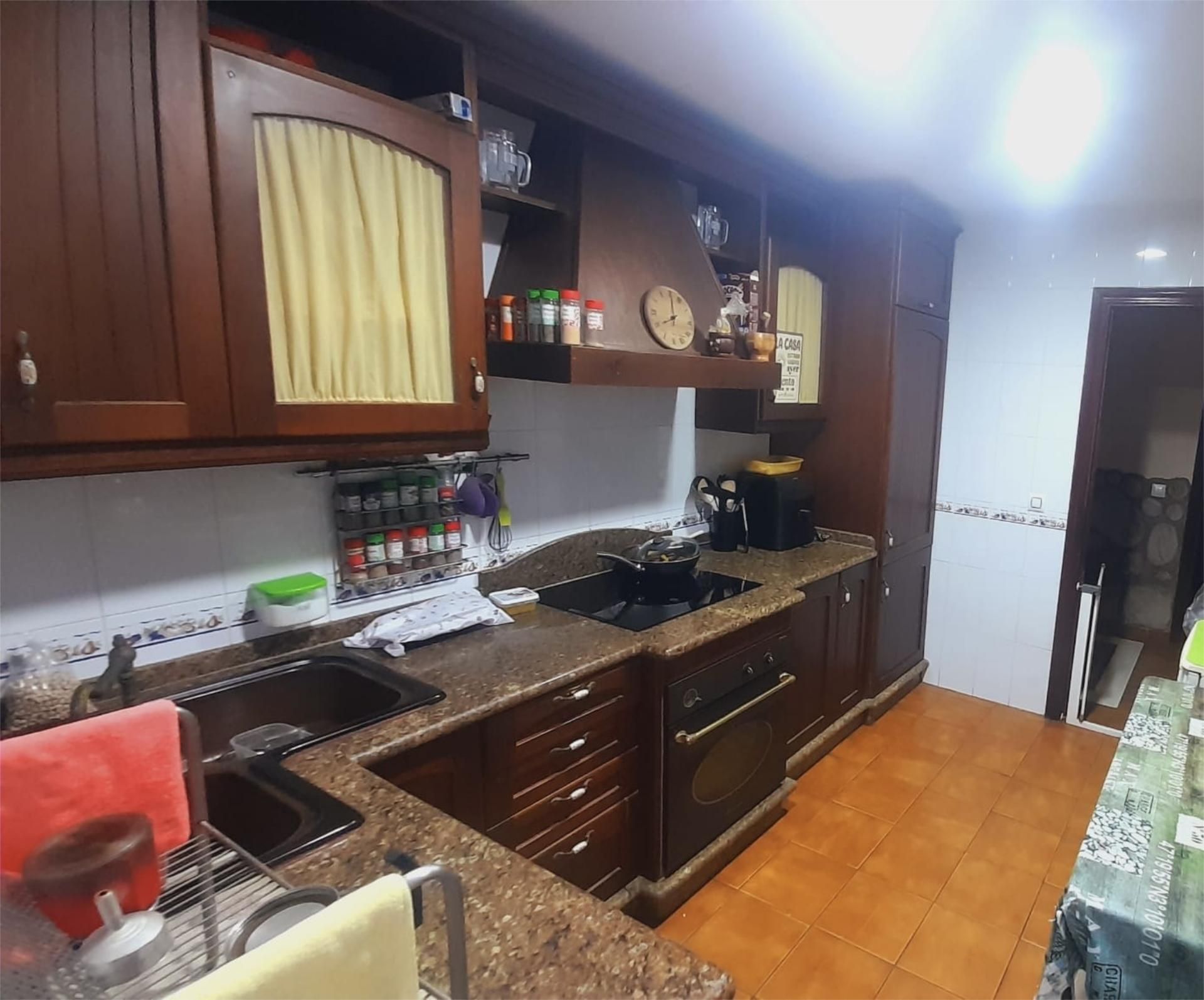 Cuina de Casa adosada de lloguer en Puerto Real amb Aire condicionat i Terrassa