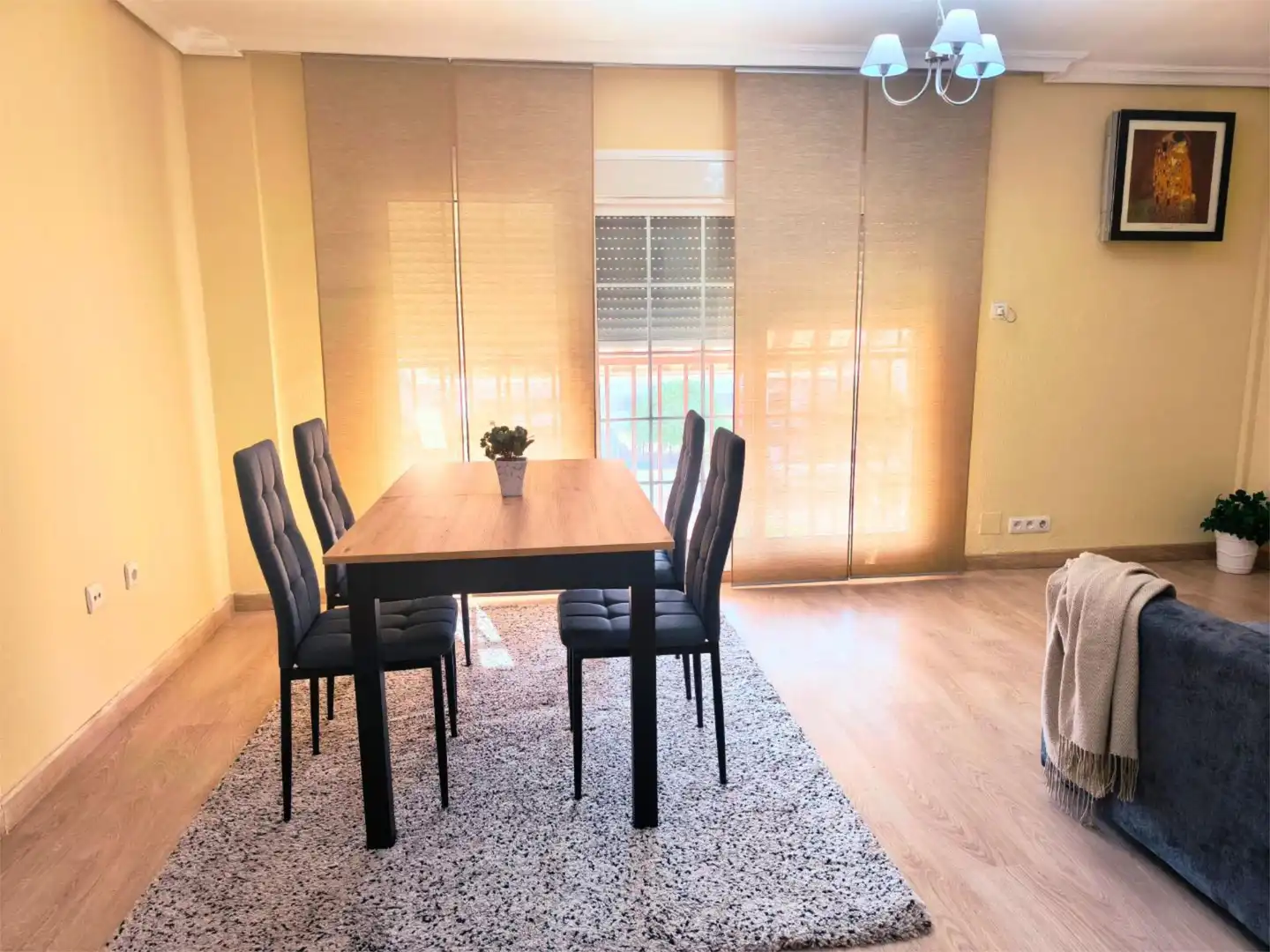 Flat for sale in Calle Linde, 7, Cruz Roja Dining room of Flat for sale in Sevilla Capital with Air Conditioner, Terrace and Balcony