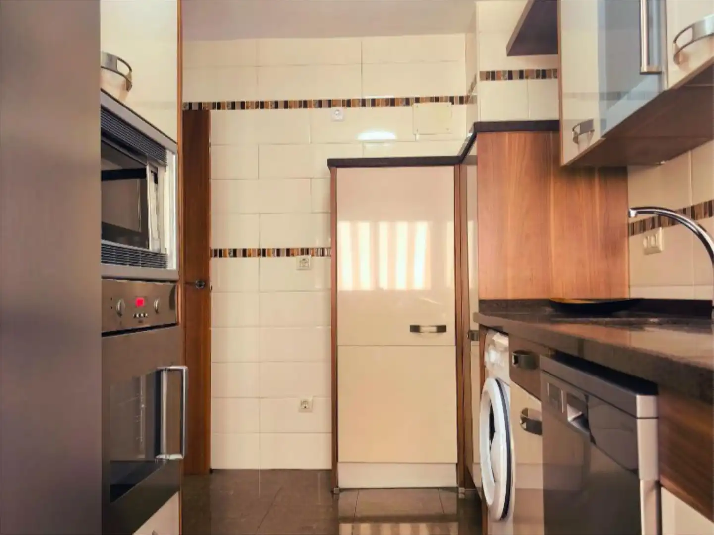 Flat for sale in Calle Linde, 7, Cruz Roja Kitchen of Flat for sale in Sevilla Capital with Air Conditioner, Terrace and Balcony