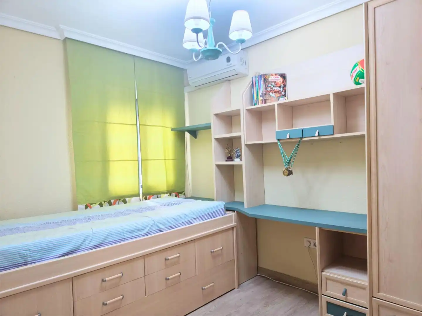 Flat for sale in Calle Linde, 7, Cruz Roja Bedroom of Flat for sale in Sevilla Capital with Air Conditioner, Terrace and Balcony