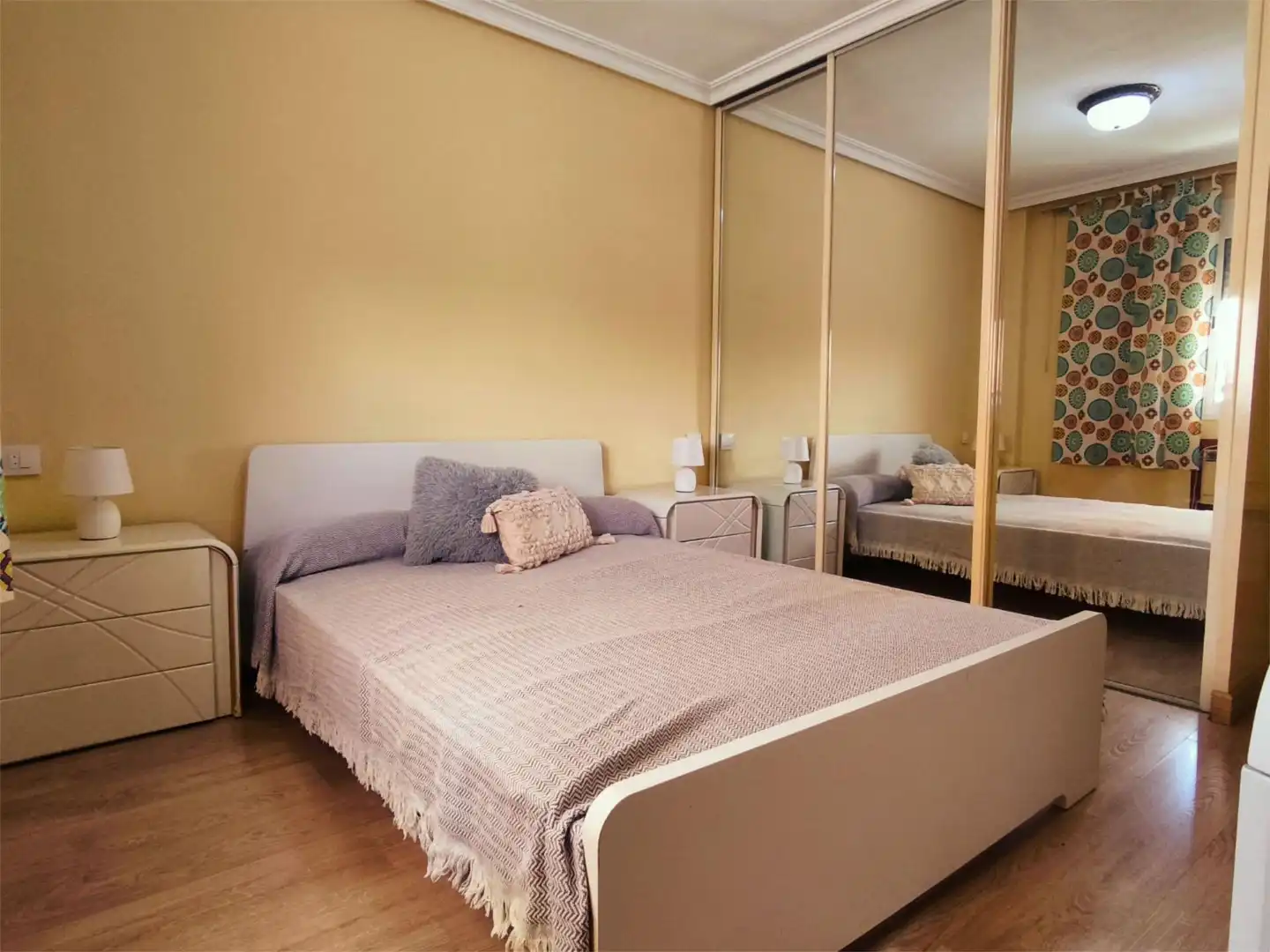 Flat for sale in Calle Linde, 7, Cruz Roja Bedroom of Flat for sale in Sevilla Capital with Air Conditioner, Terrace and Balcony