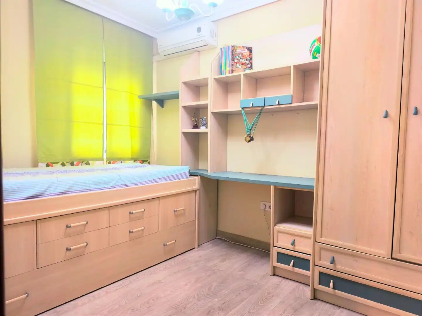 Flat for sale in Calle Linde, 7, Cruz Roja Bedroom of Flat for sale in Sevilla Capital with Air Conditioner, Terrace and Balcony
