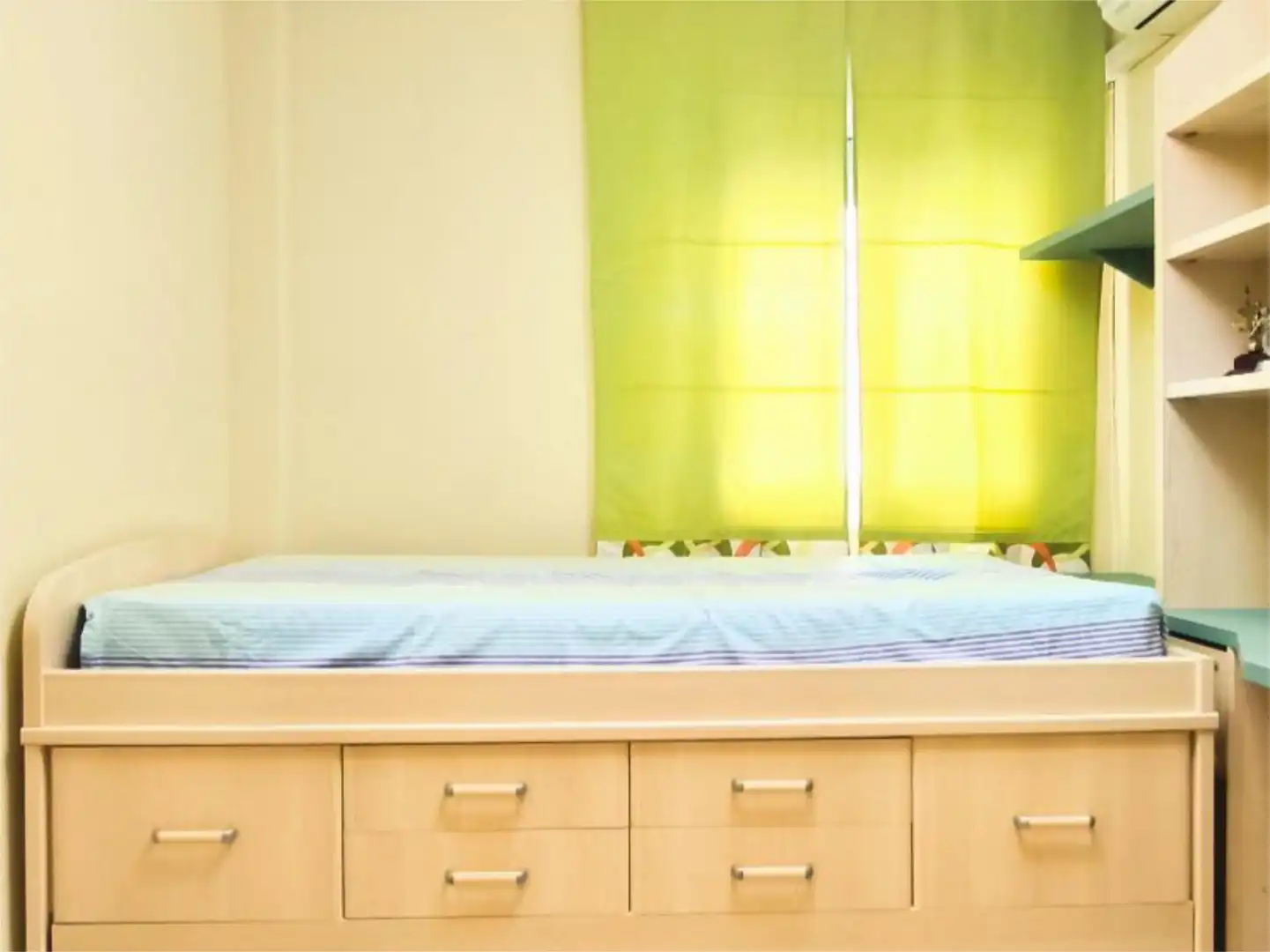 Flat for sale in Calle Linde, 7, Cruz Roja Bedroom of Flat for sale in Sevilla Capital with Air Conditioner, Terrace and Balcony