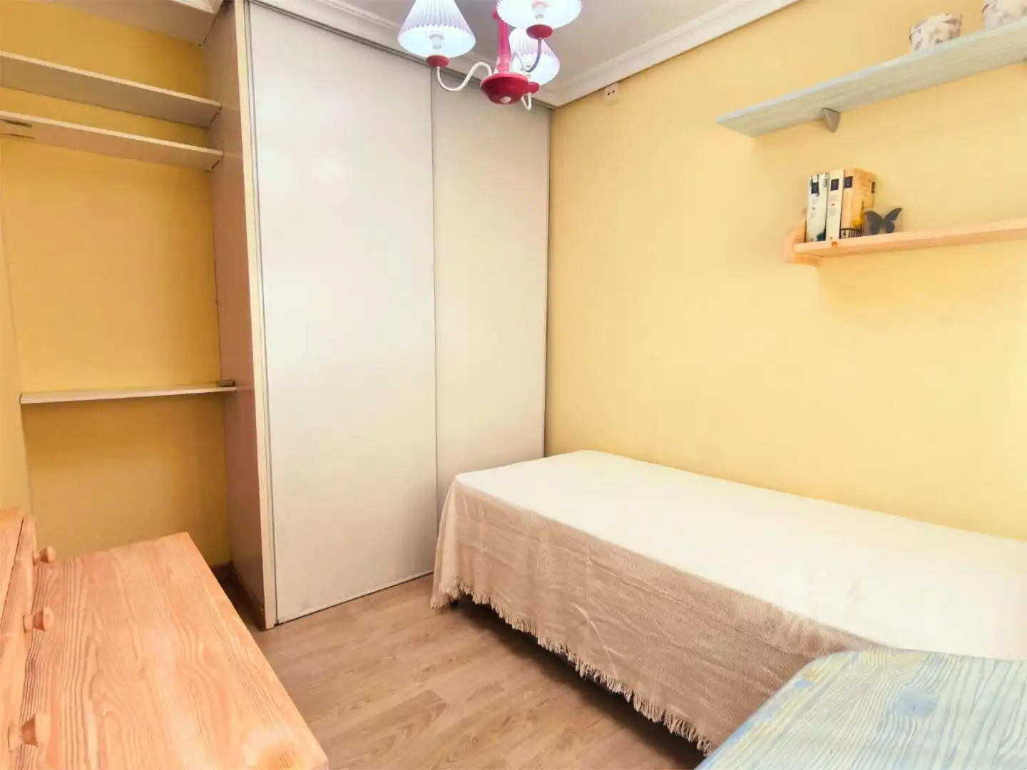 Flat for sale in Calle Linde, 7, Cruz Roja Bedroom of Flat for sale in Sevilla Capital with Air Conditioner, Terrace and Balcony