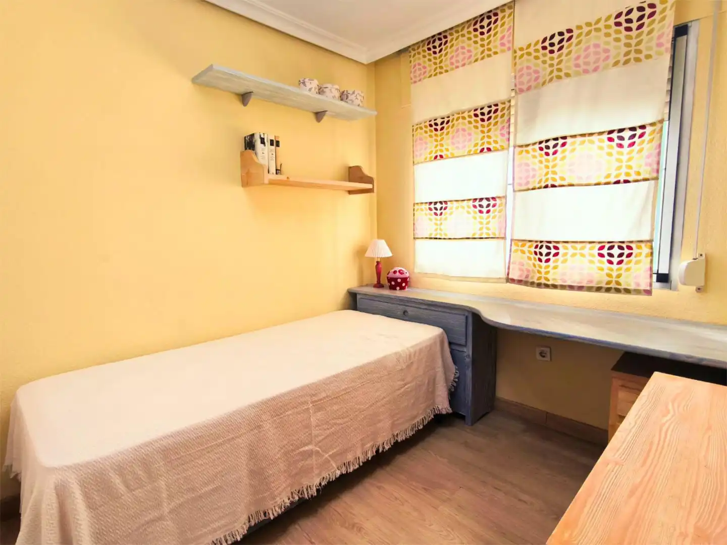 Flat for sale in Calle Linde, 7, Cruz Roja Bedroom of Flat for sale in Sevilla Capital with Air Conditioner, Terrace and Balcony