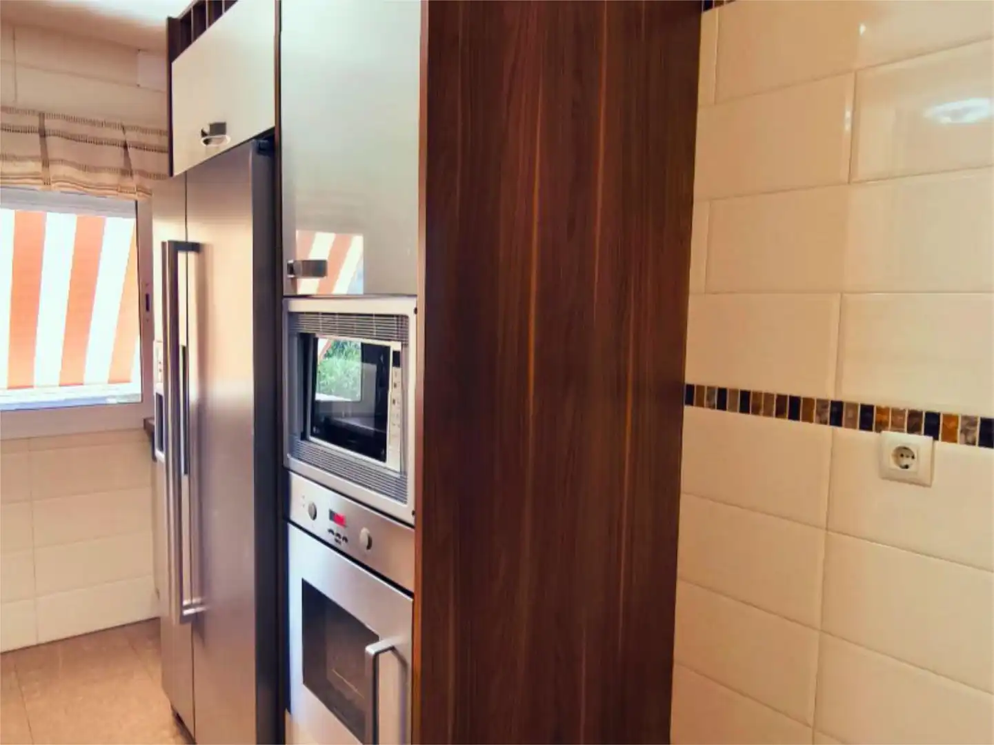 Flat for sale in Calle Linde, 7, Cruz Roja Kitchen of Flat for sale in Sevilla Capital with Air Conditioner, Terrace and Balcony