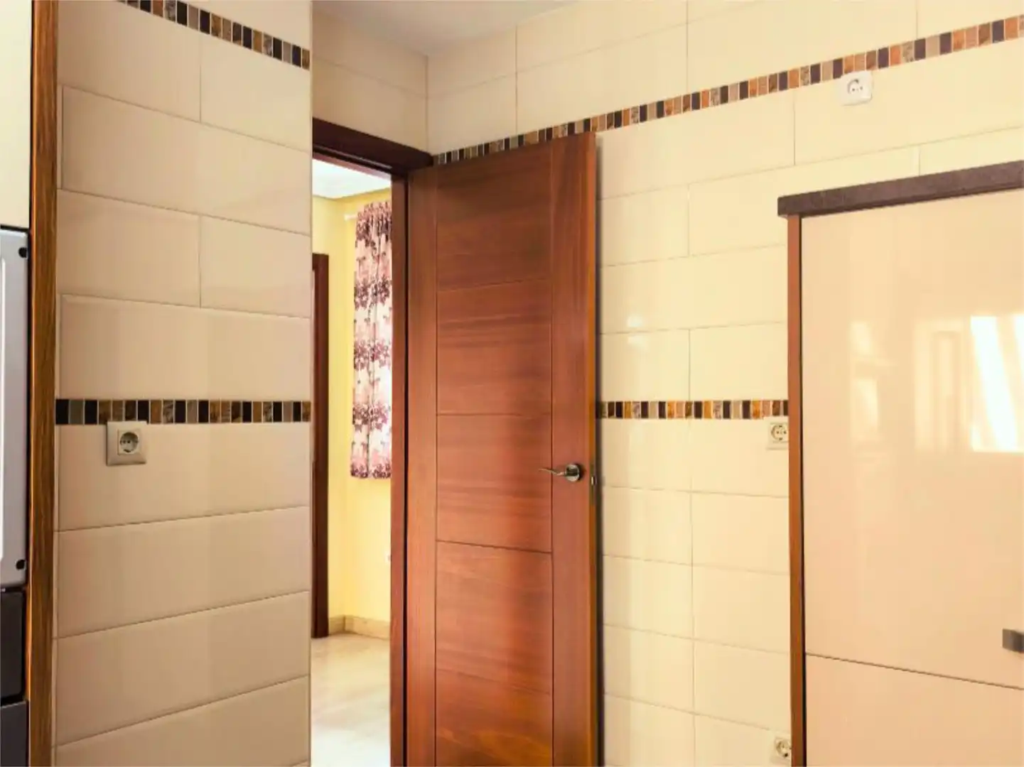 Flat for sale in Calle Linde, 7, Cruz Roja Bathroom of Flat for sale in Sevilla Capital with Air Conditioner, Terrace and Balcony