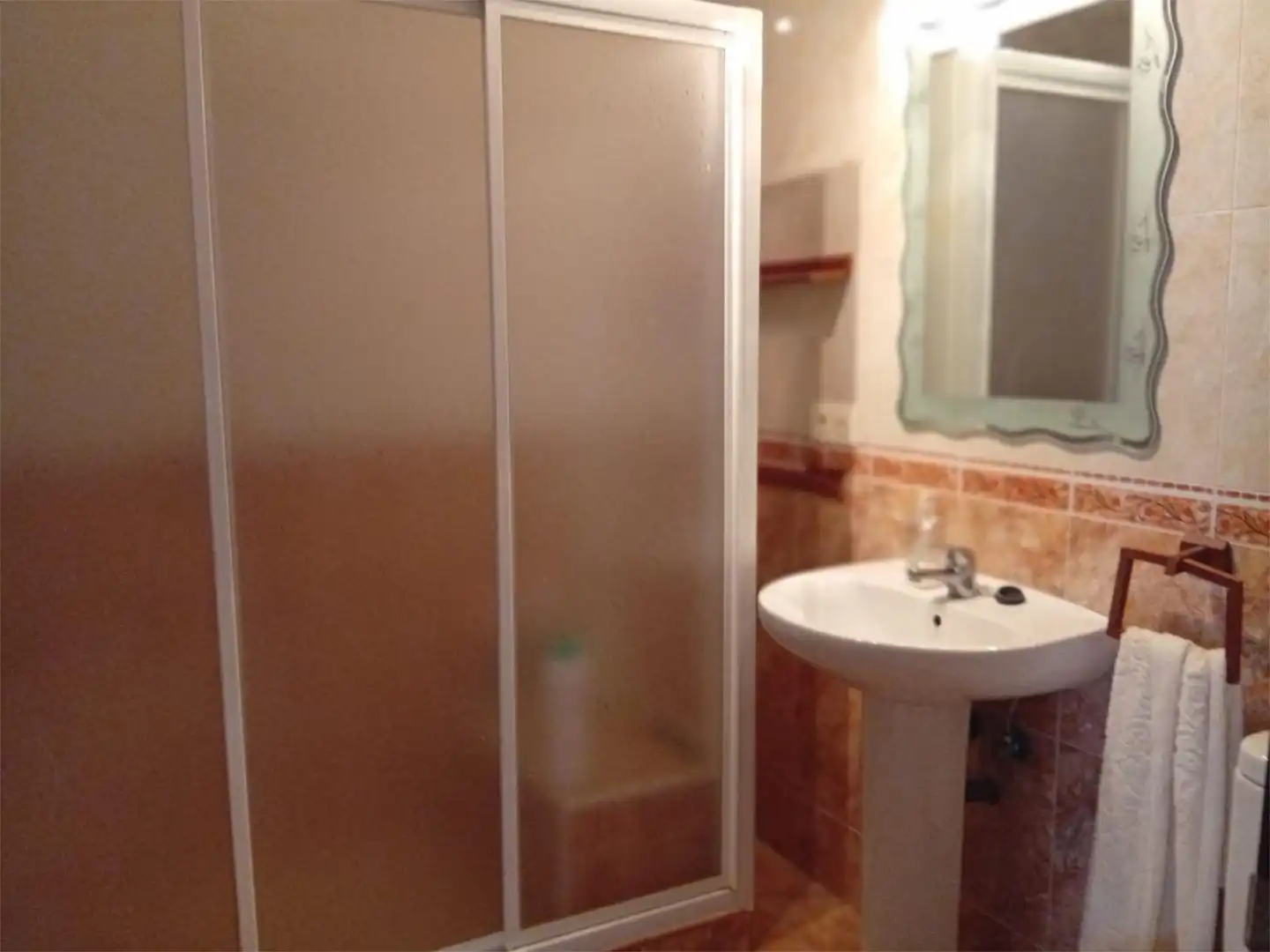 Casa adosada en venta en Calle Corrales, 21, El Gastor Baño de Casa adosada en venta en El Gastor con Aire acondicionado, Calefacción y Amueblado