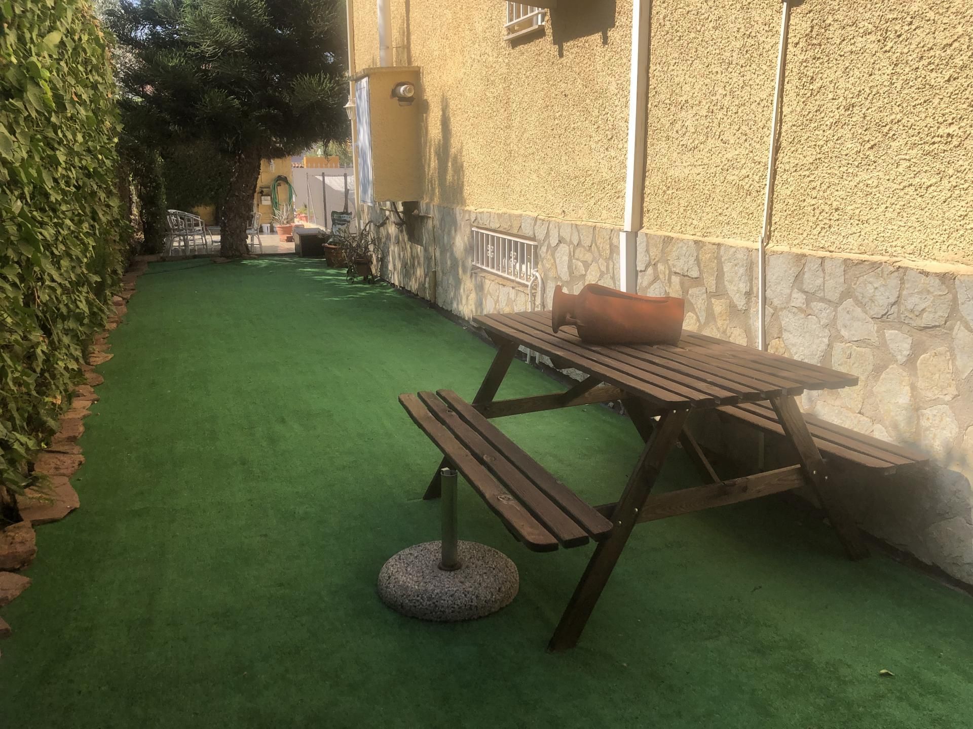 Terrassa de Casa adosada de lloguer en La Pobla de Vallbona amb Aire condicionat, Calefacció i Jardí privat