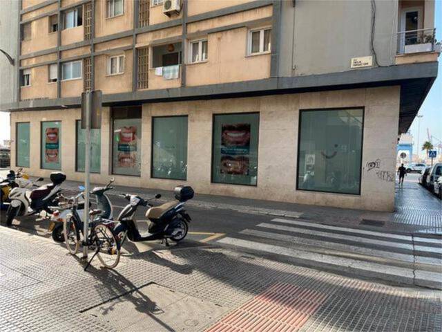 Local comercial en Alquiler en Ensanche Centro - Puerto
