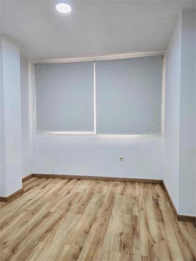 Office to rent in Adra  with Air Conditioner
