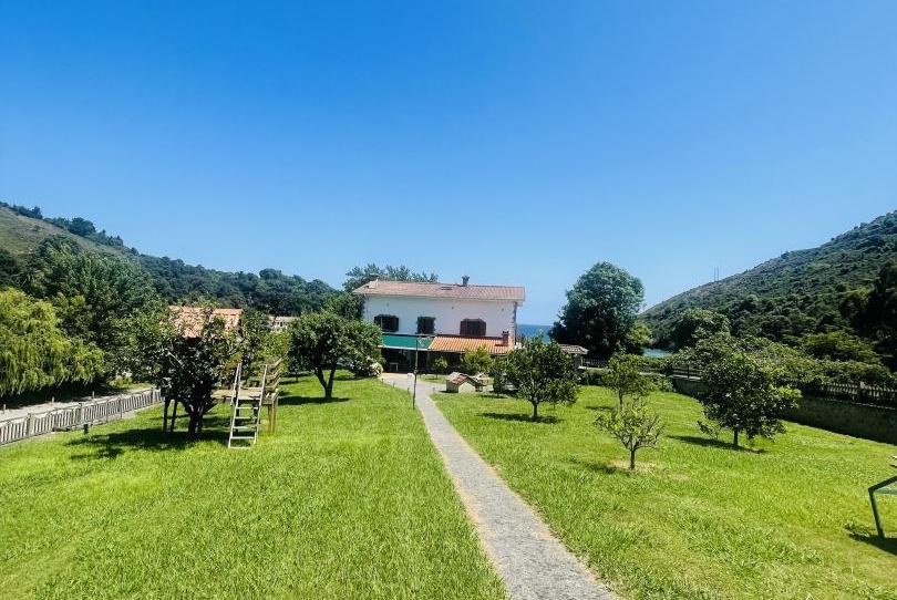 Casa o xalet en venda a Barrio Mioño, 109, Mioño - Santullán, Castro-Urdiales - imatge 1 Foto 1 de Casa o xalet en venda a Barrio Mioño, 109, Mioño - Santullán, Castro-Urdiales