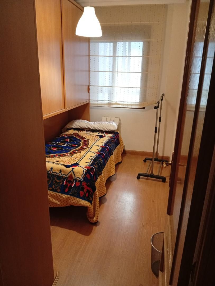 Bedroom of Apartment to share in Puertollano  with Washing machine