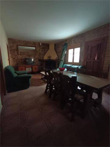 Casa adosada en Venta en Fines