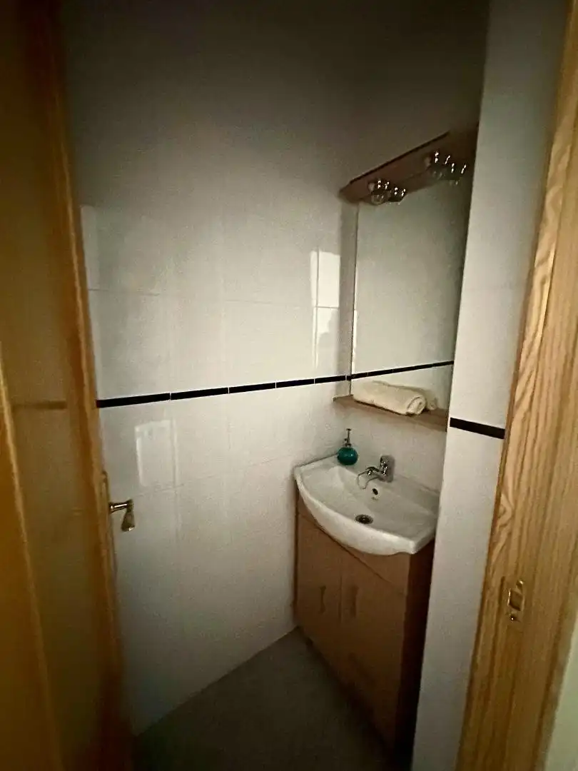 Piso en venta en Calle Pozo Nuevo, Valdeverdeja Baño de Piso en venta en Valdeverdeja con Calefacción, Trastero y Amueblado