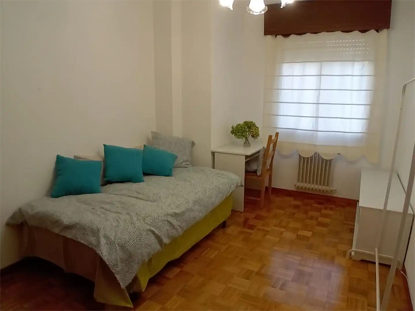 Flat for rent in Rúa dos Remedios, 57, Couto Bedroom of Flat for rent in Ourense Capital with Heating, Parquet flooring and Furnished
