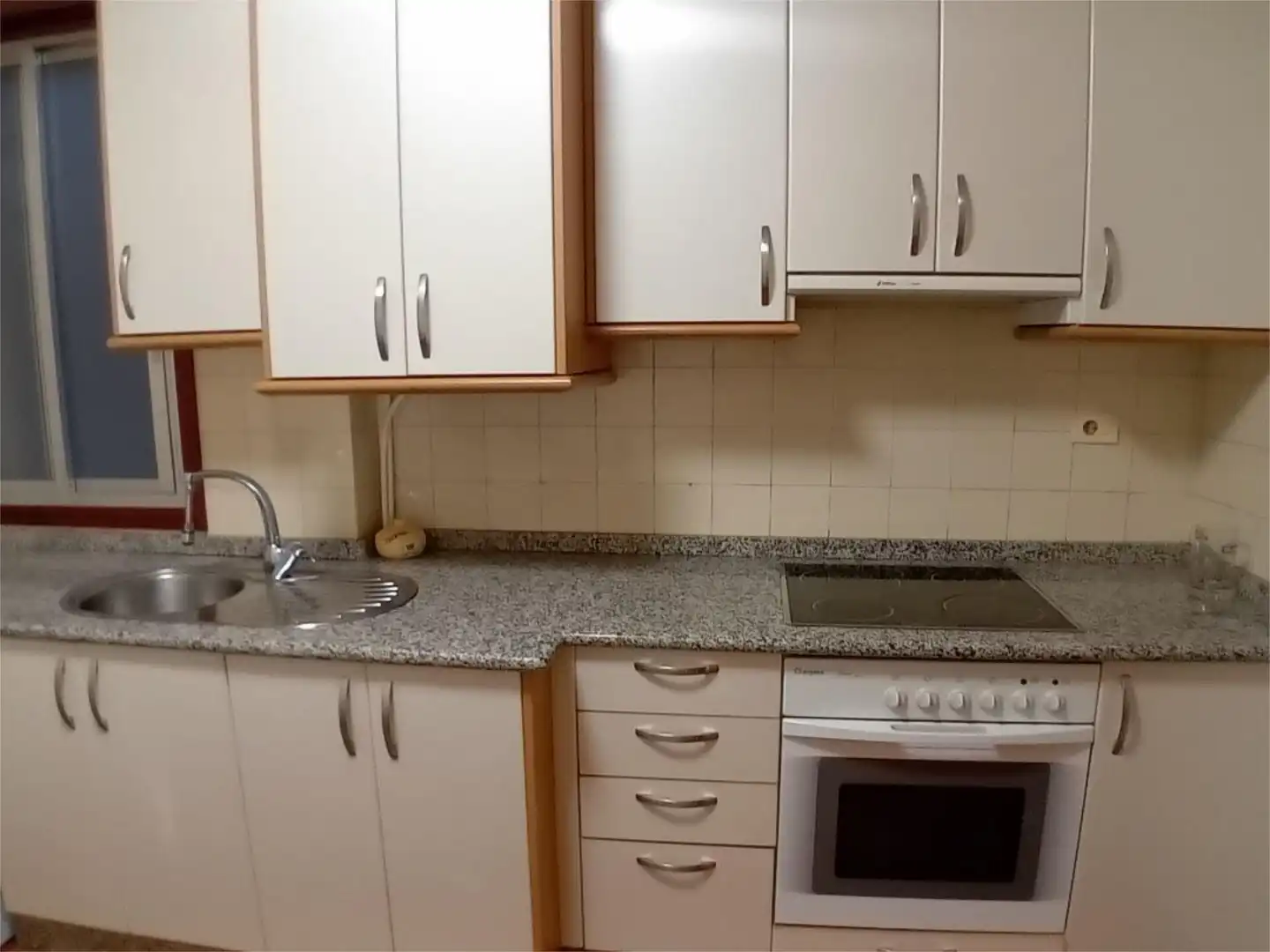 Flat for rent in Rúa dos Remedios, 57, Couto Kitchen of Flat for rent in Ourense Capital with Heating, Parquet flooring and Furnished