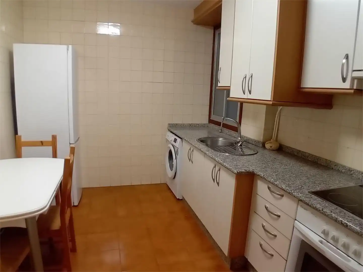 Flat for rent in Rúa dos Remedios, 57, Couto Kitchen of Flat for rent in Ourense Capital with Heating, Parquet flooring and Furnished