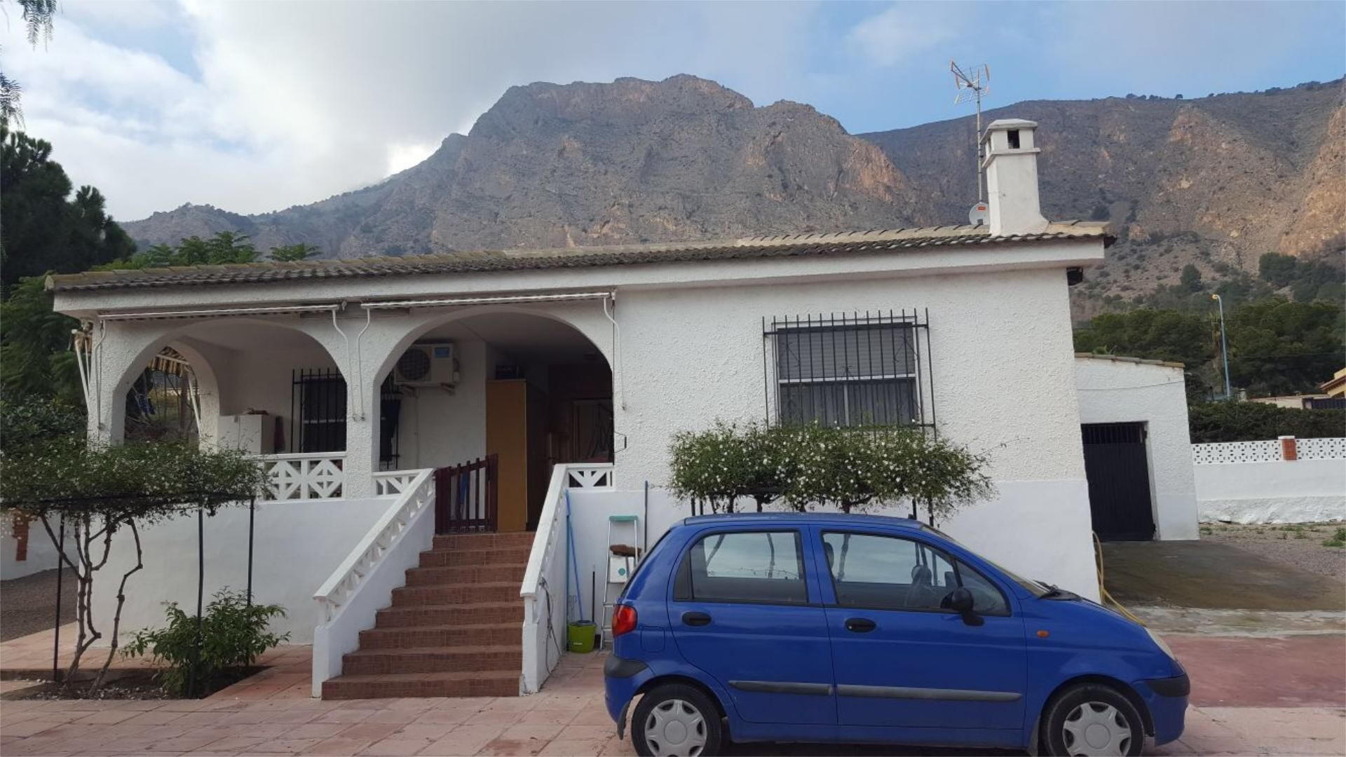 Vista exterior de Casa o xalet en venda en Orihuela amb Aire condicionat, Terrassa i Piscina