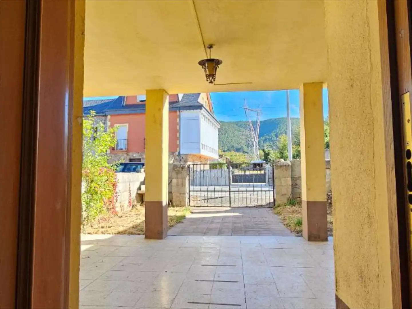 Vista exterior de Casa o xalet en venda en Puente de Domingo Flórez amb Terrassa