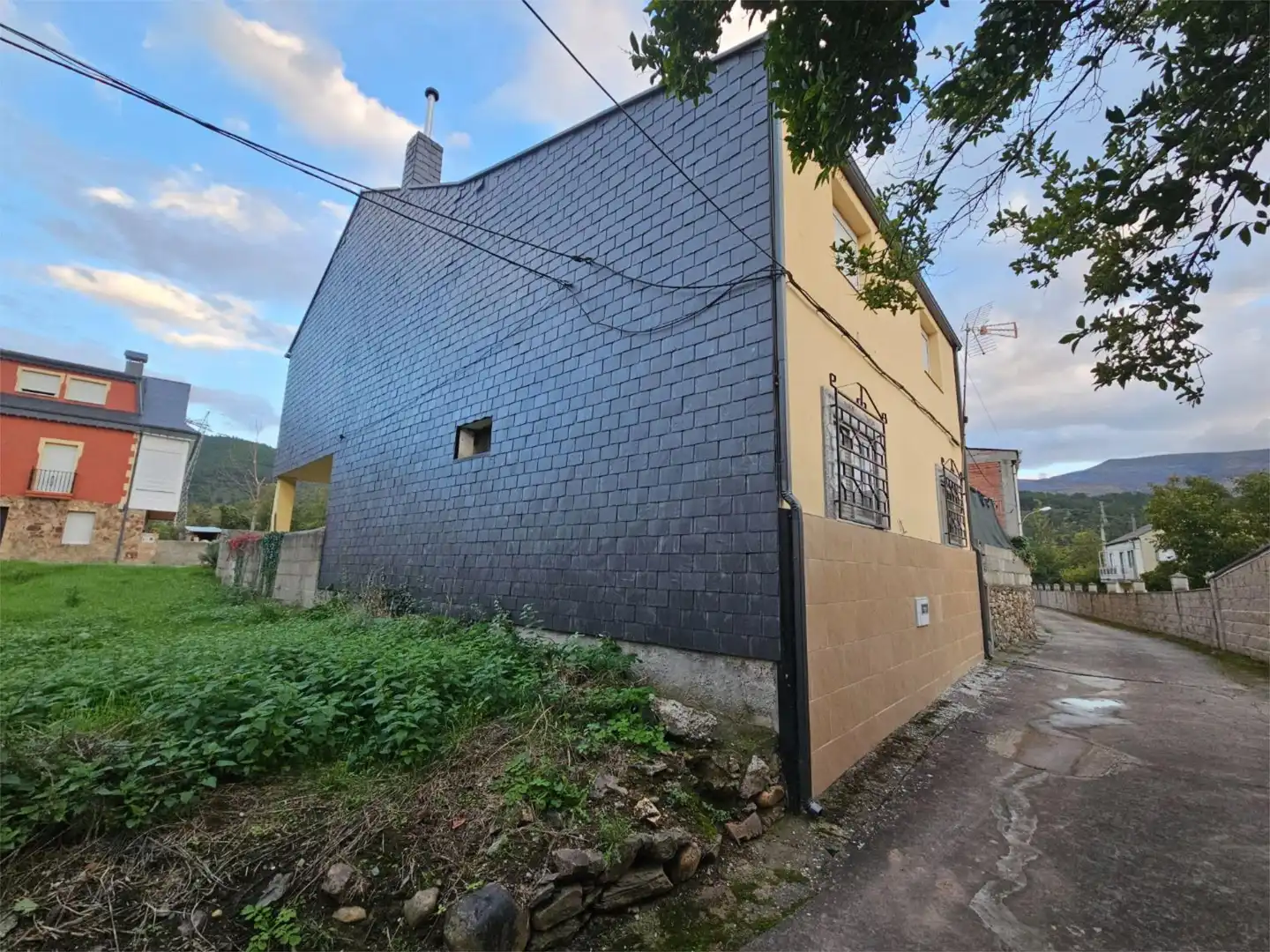 Vista exterior de Casa o xalet en venda en Puente de Domingo Flórez amb Terrassa