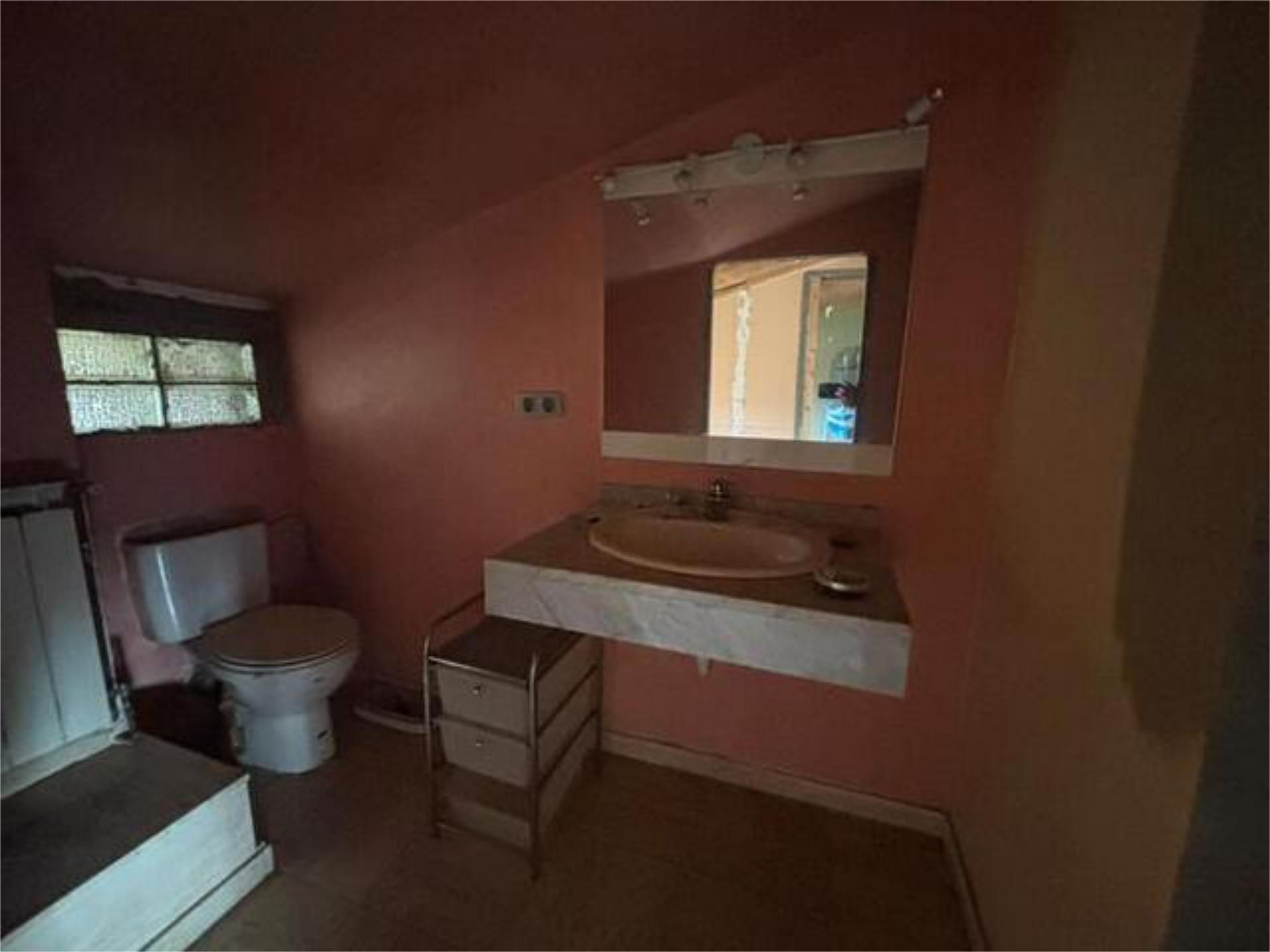 Bathroom of Single-family semi-detached for sale in  Lleida Capital  with Swimming Pool