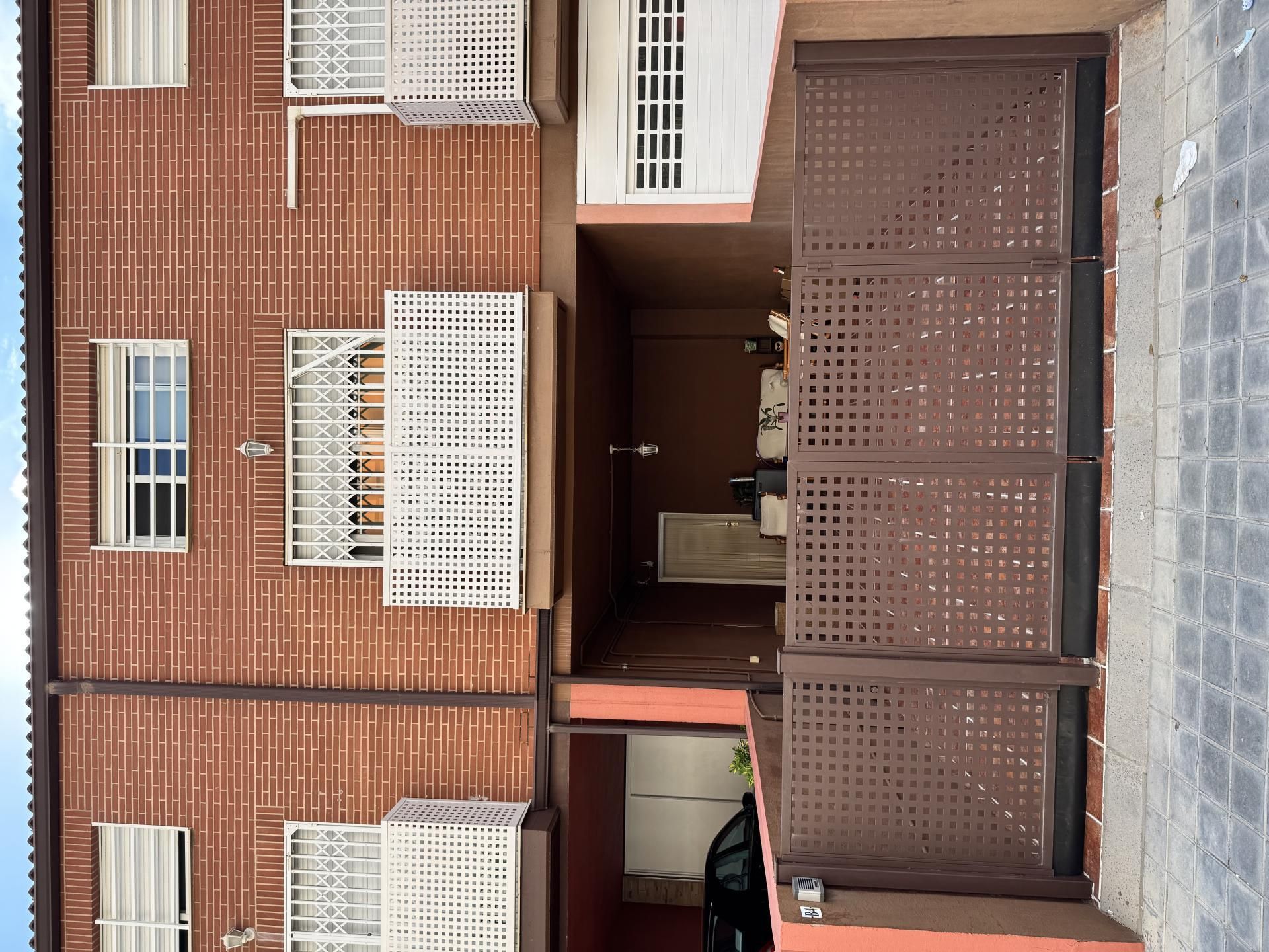 Vista exterior de Casa adosada en venda en Almazora / Almassora amb Aire condicionat, Terrassa i Balcó