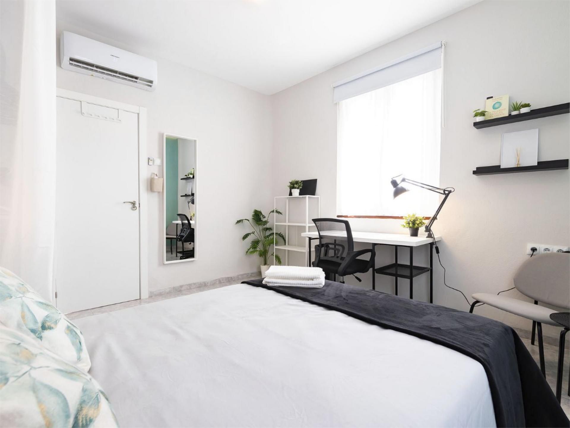 Flat to share in Calle Floridablanca, 71, El Carmen