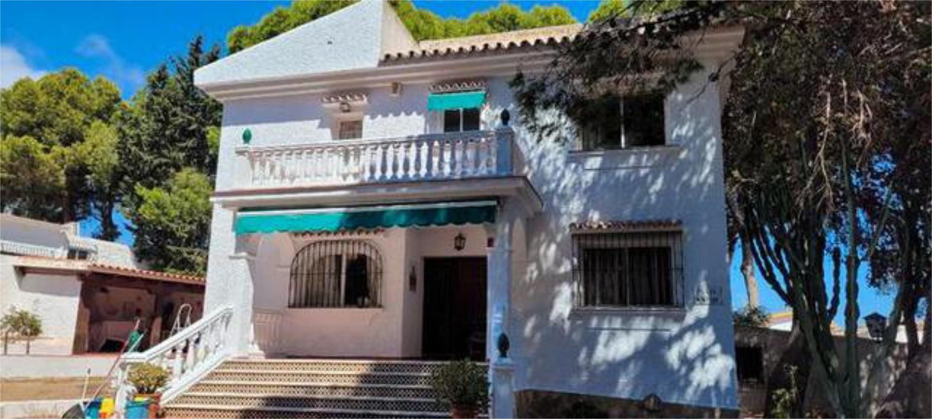 Vista exterior de Casa adosada en venda en Torremolinos amb Calefacció, Jardí privat i Terrassa