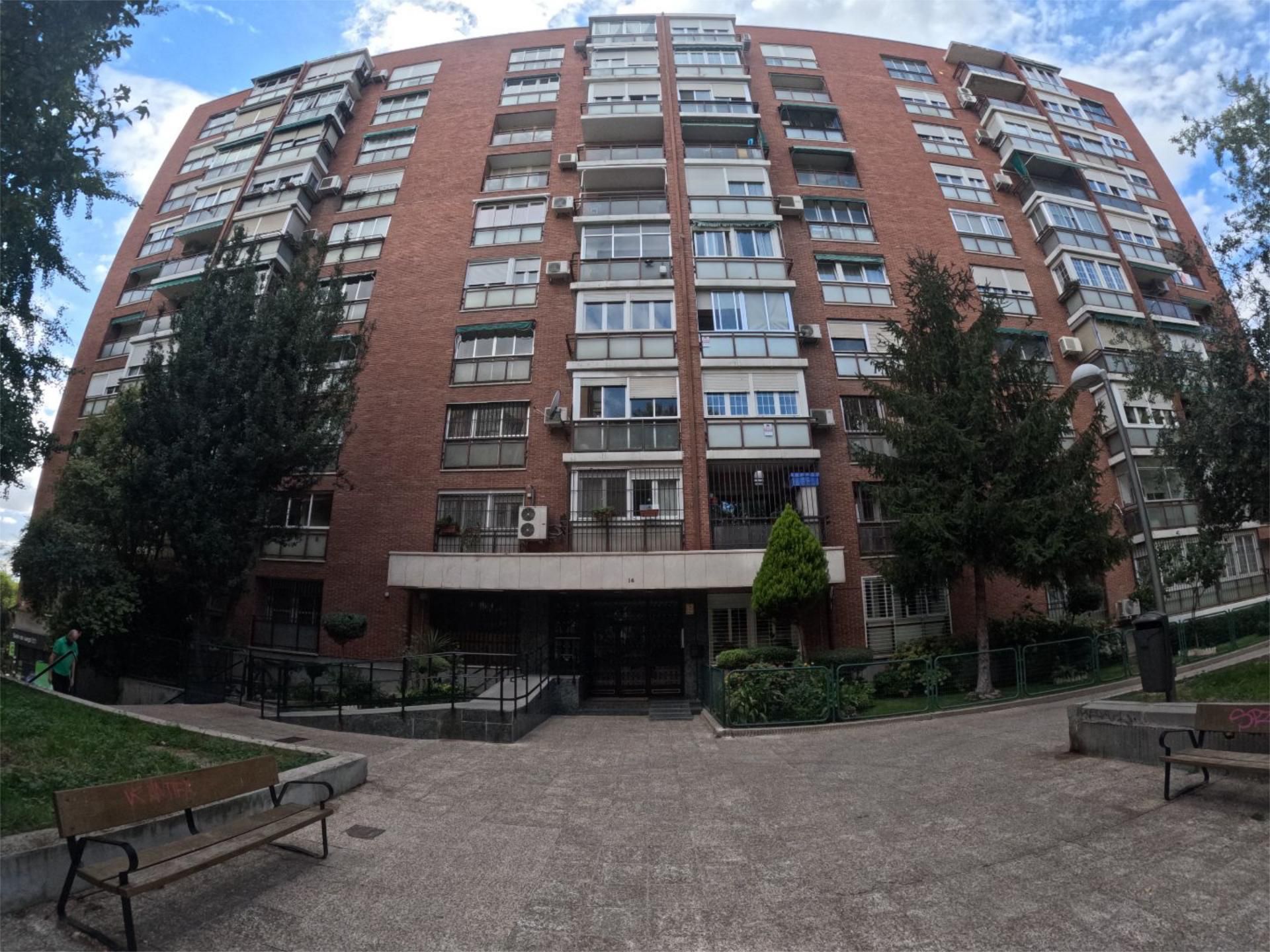 Exterior view of Flat for sale in  Madrid Capital  with Terrace and Balcony