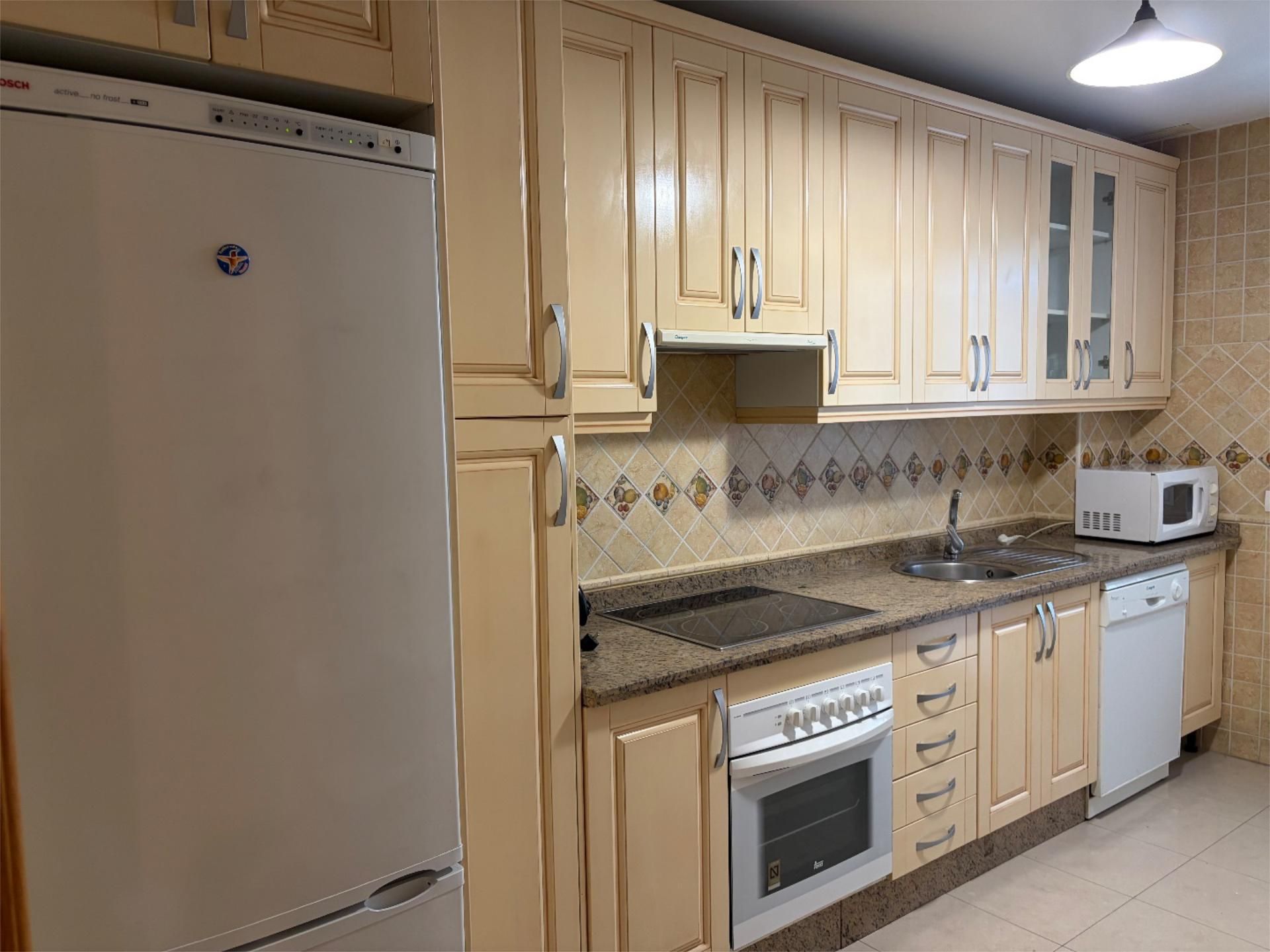 Flat to rent in Calle Cardenal de Carvajal, 5, Miralvalle - Av. Virgen del Puerto - La Data
