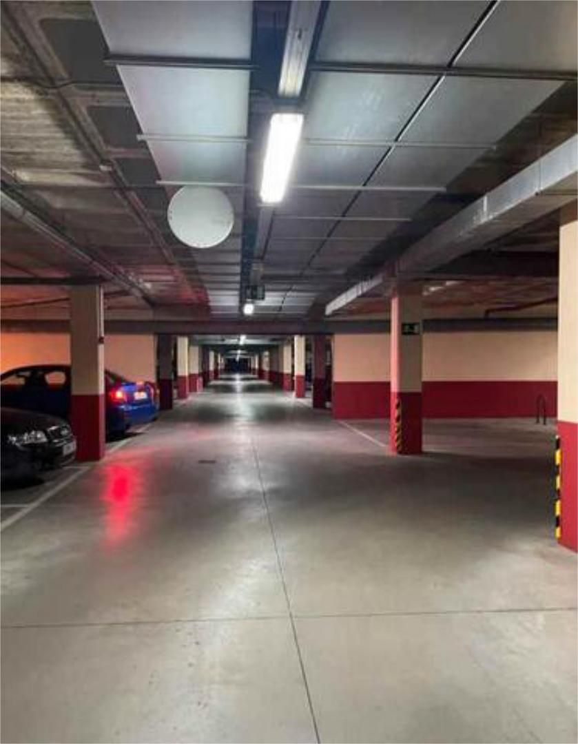 Garage to rent in Reyes